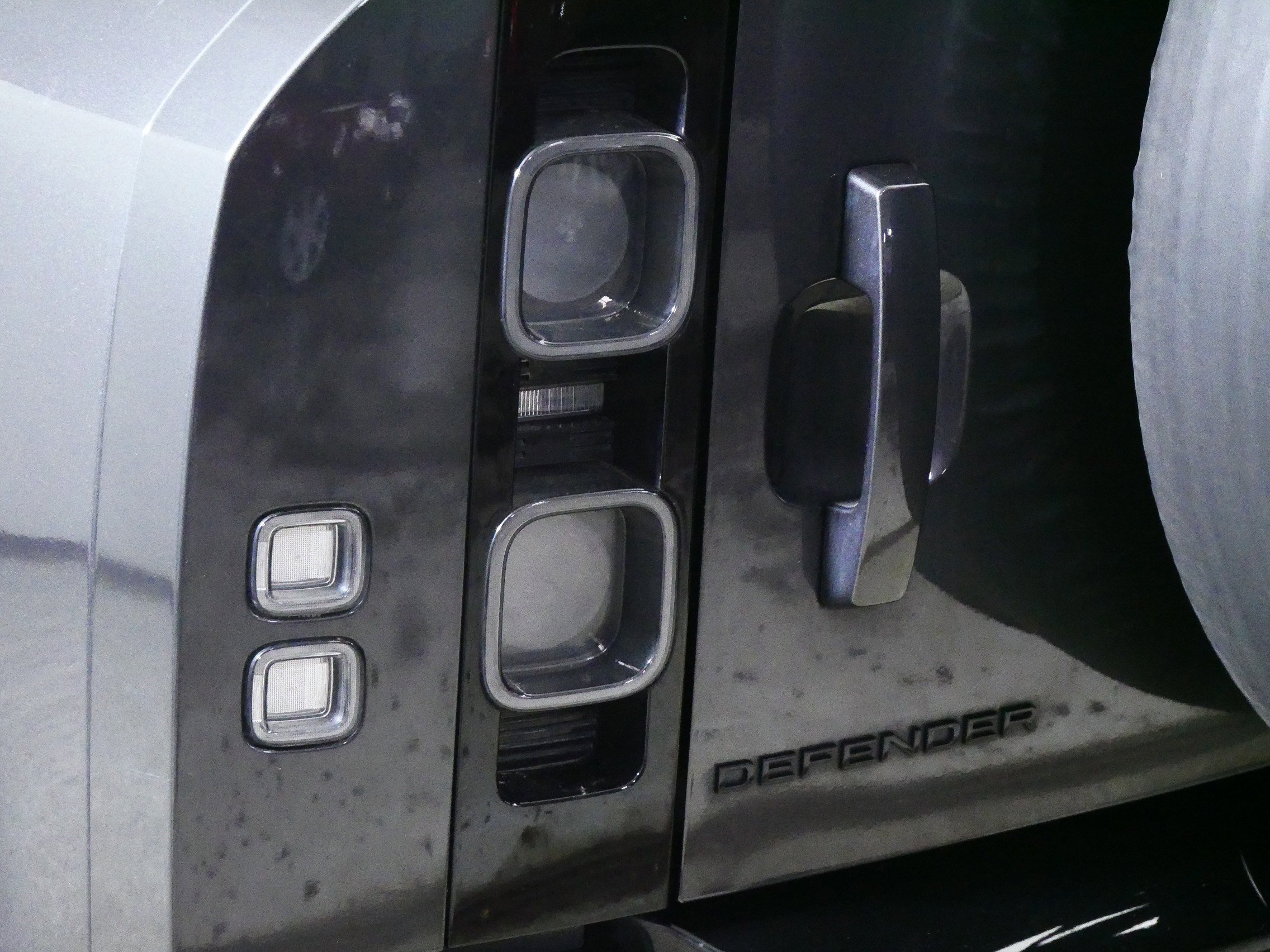 Used 2024 Land Rover Defender 110 X image 17