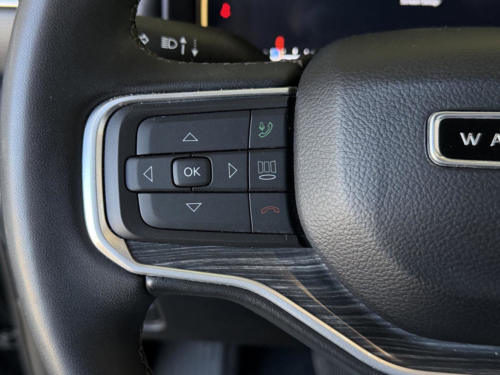 Used 2024 Jeep Wagoneer Series II w/ Flexible Seating Group image 17