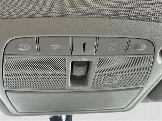 Used 2016 Nissan Rogue SL w/ SL Premium Package image 36