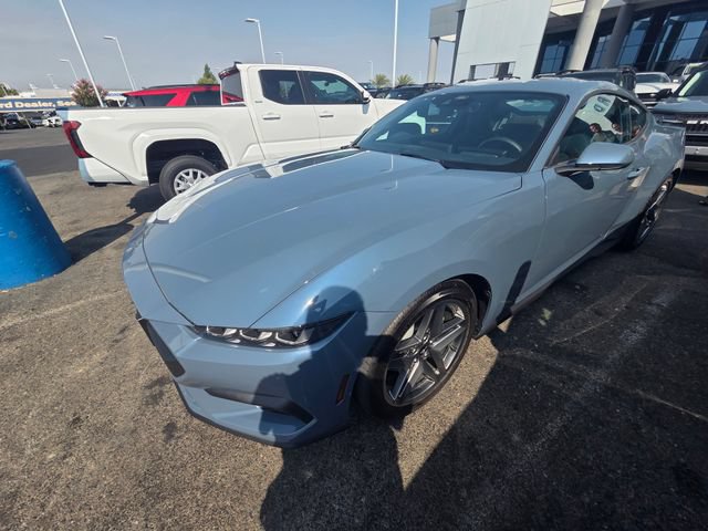 Used 2025 Ford Mustang Coupe RWD image 1