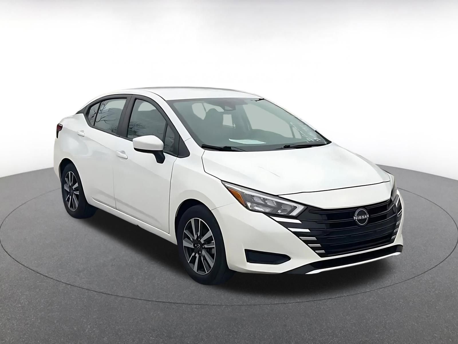 Used 2025 Nissan Versa SV FWD image 3