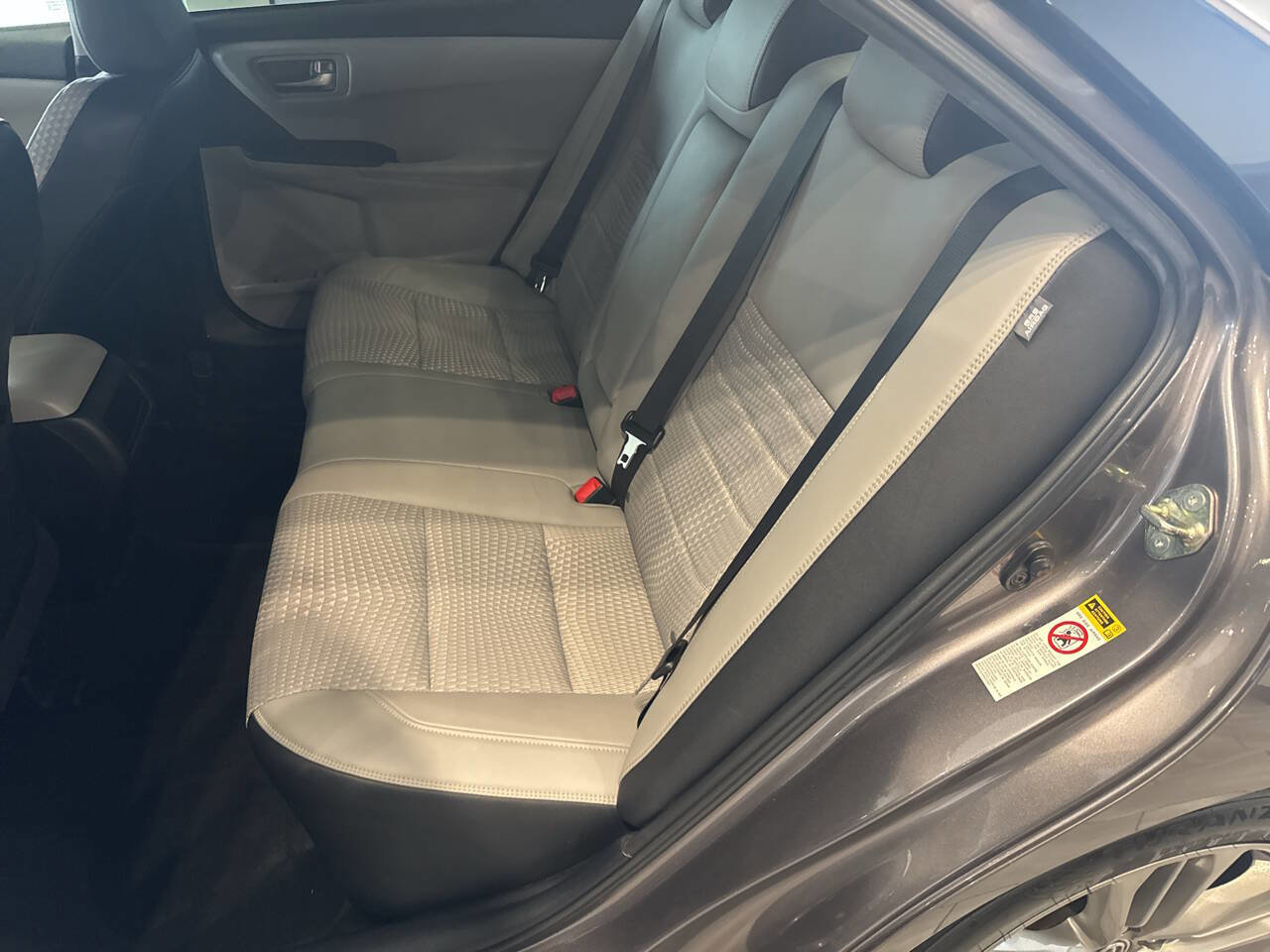 Used 2015 Toyota Camry SE image 28