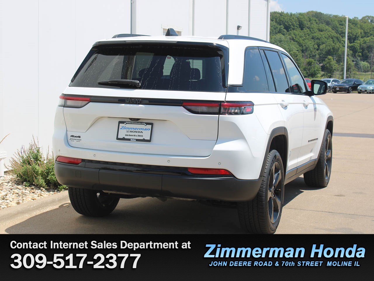Used 2023 Jeep Grand Cherokee Altitude AWD/4WD image 2