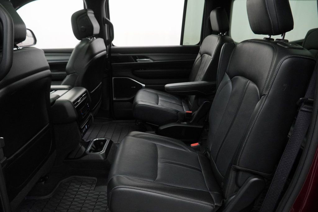 Certified 2024 Jeep Wagoneer Series II AWD/4WD image 18