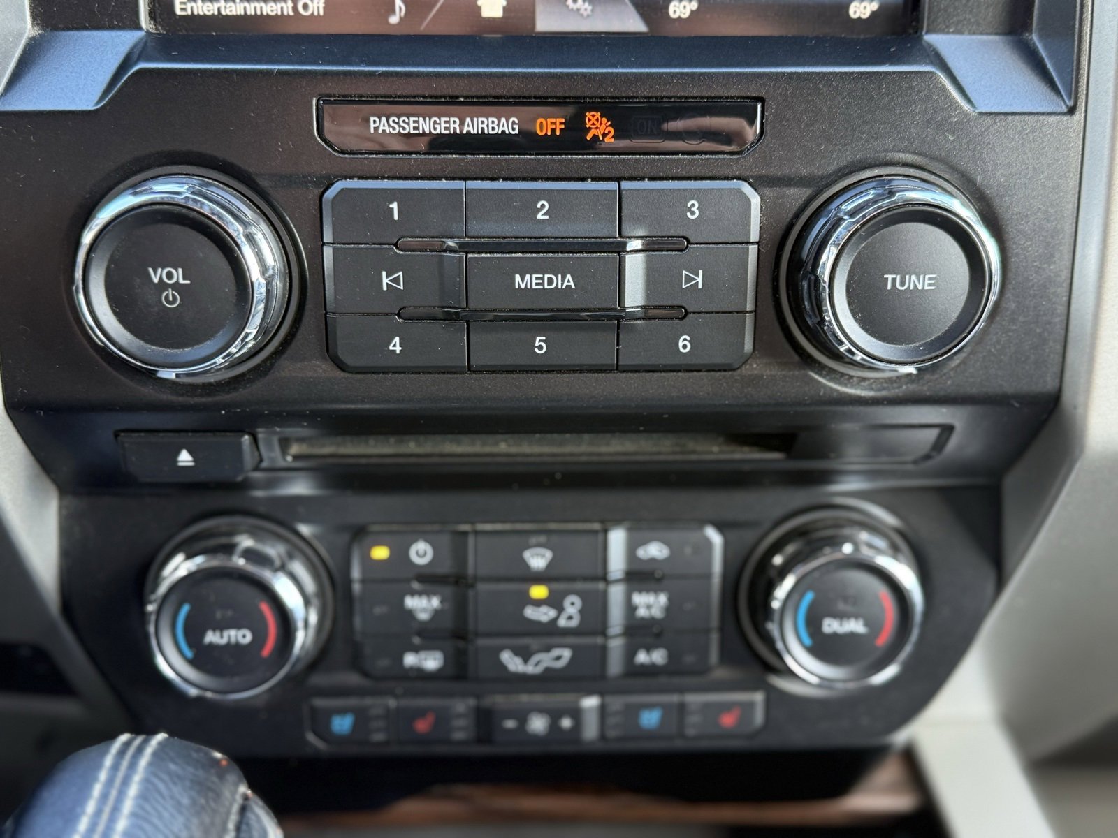 Used 2015 Ford F150 Lariat w/ Equipment Group 501A Mid image 25