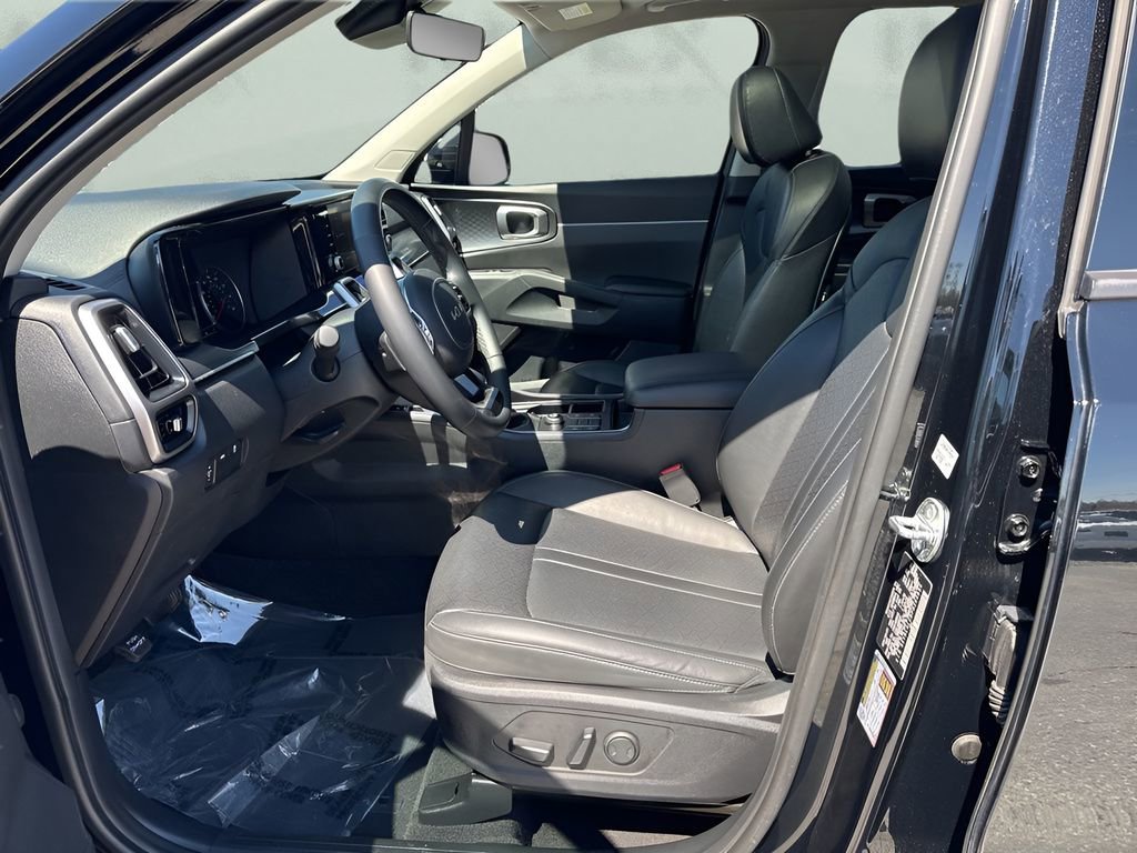 Used 2023 Kia Sorento S w/ Panoramic Sunroof Package image 9
