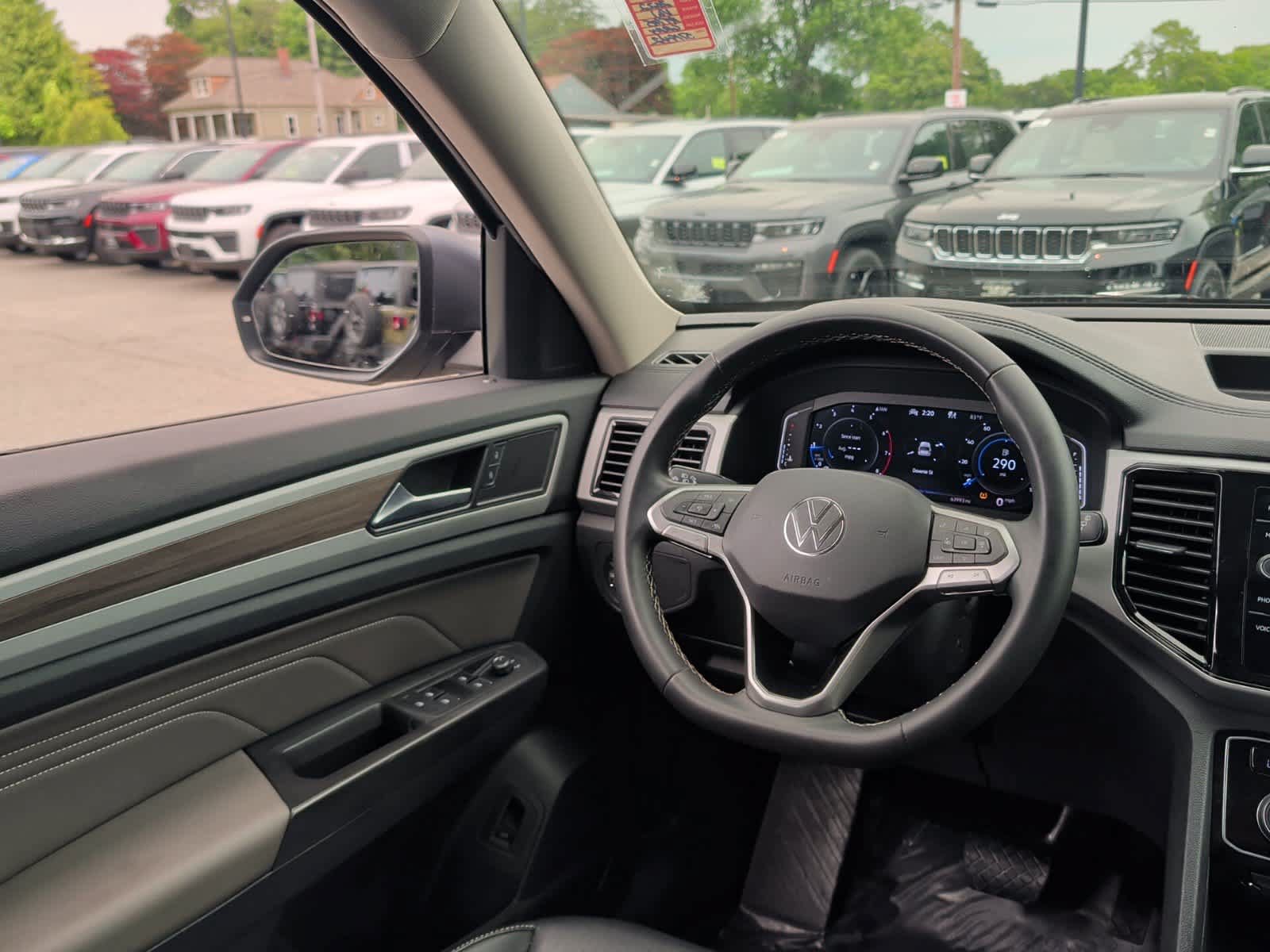 Used 2022 Volkswagen Atlas SEL AWD/4WD image 32