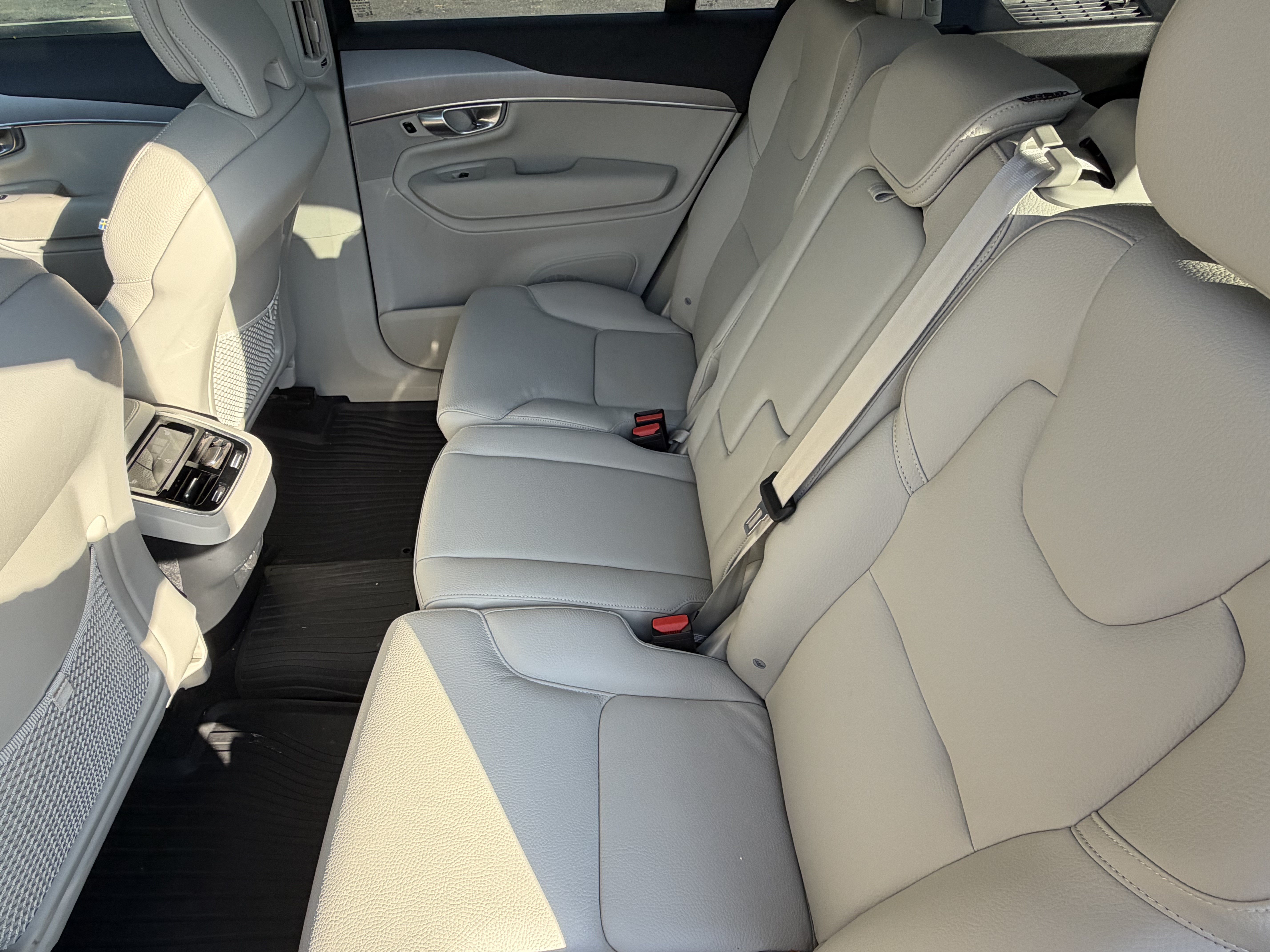 Used 2024 Volvo XC90 B5 Core w/ Climate Package AWD/4WD image 29