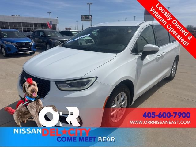 Used 2023 Chrysler Pacifica Touring-L image 1