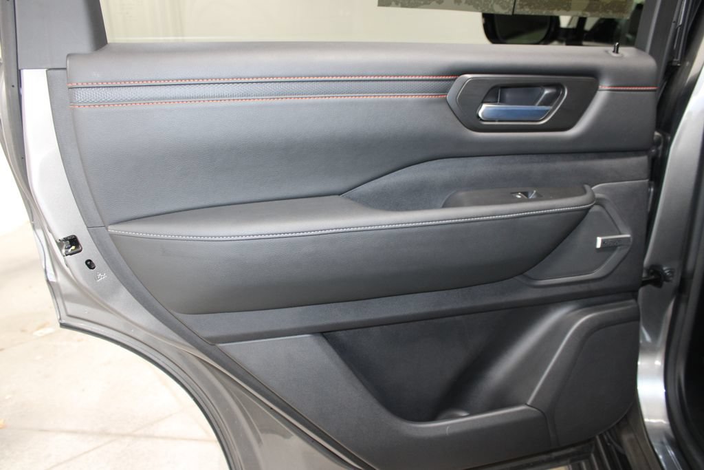 Used 2025 Nissan Armada PRO-4X AWD/4WD image 19