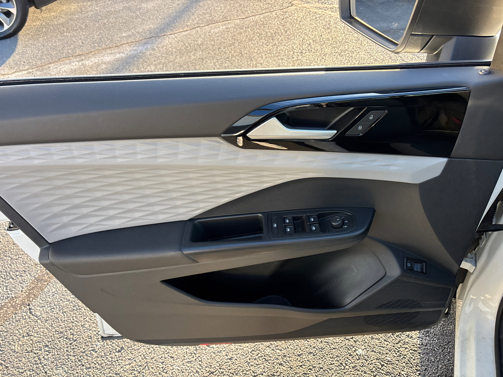 Used 2023 Volkswagen Taos S image 11