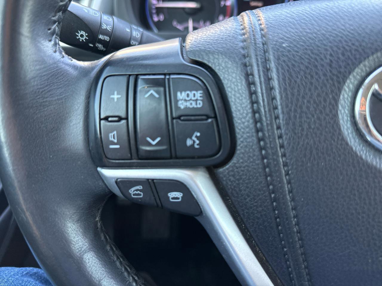 Used 2014 Toyota Highlander Limited image 26