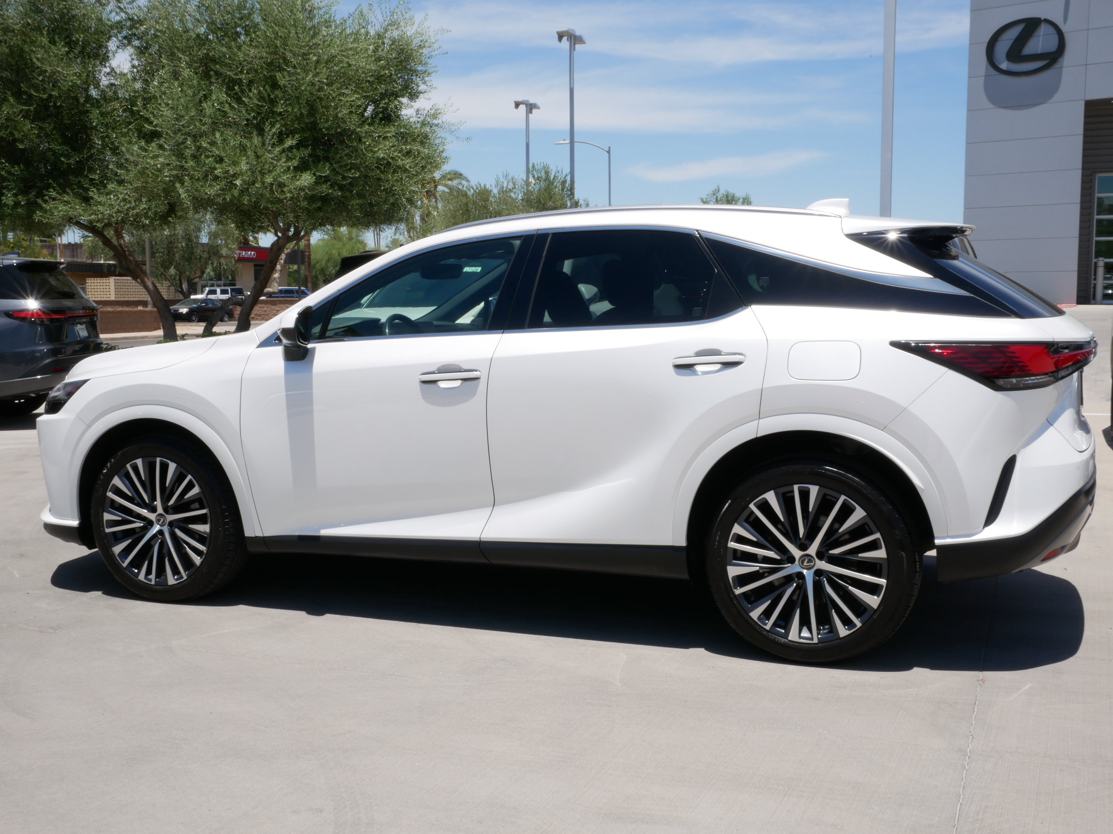 Used 2023 Lexus RX 350 Premium Plus w/ Accessory Package (Z1) FWD image 5