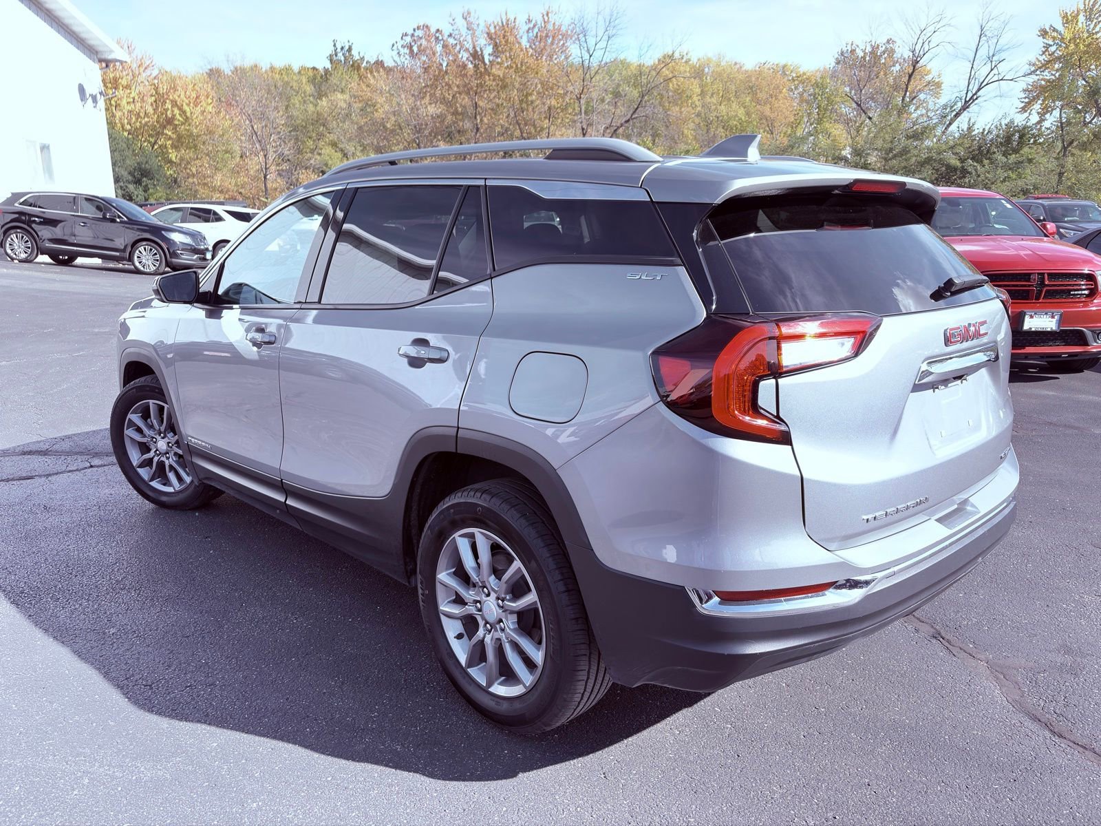 Used 2024 GMC Terrain SLT image 12