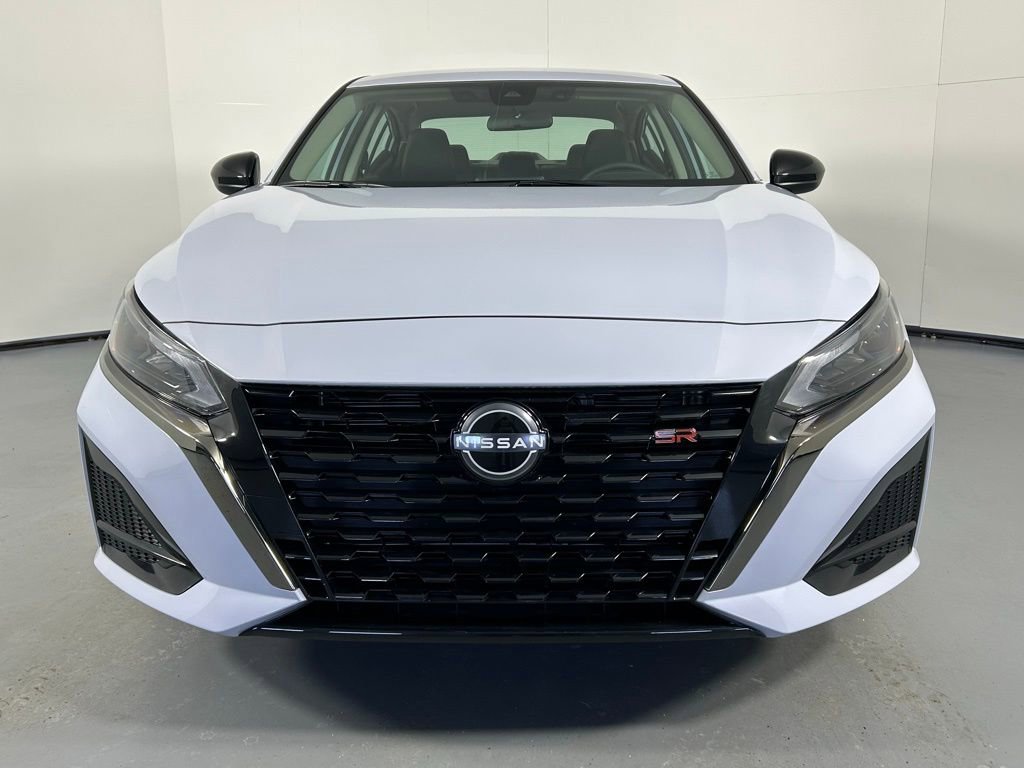 Used 2025 Nissan Altima 2.5 SR image 2