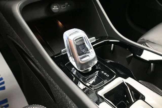 Used 2023 Volvo XC40 B5 Ultimate w/ Protection Package Premier AWD/4WD image 12