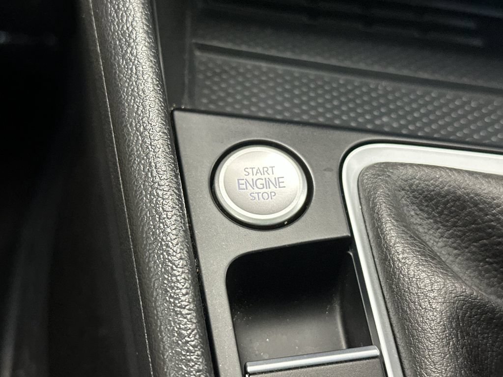 Used 2025 Volkswagen Jetta SE FWD image 20