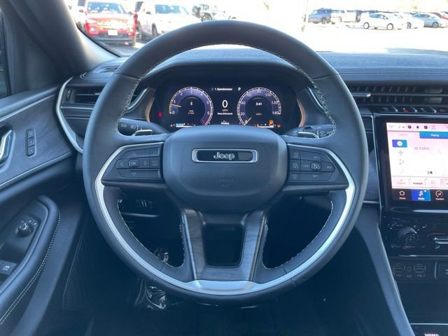 Used 2024 Jeep Grand Cherokee Limited w/ Black Appearance Package image 15