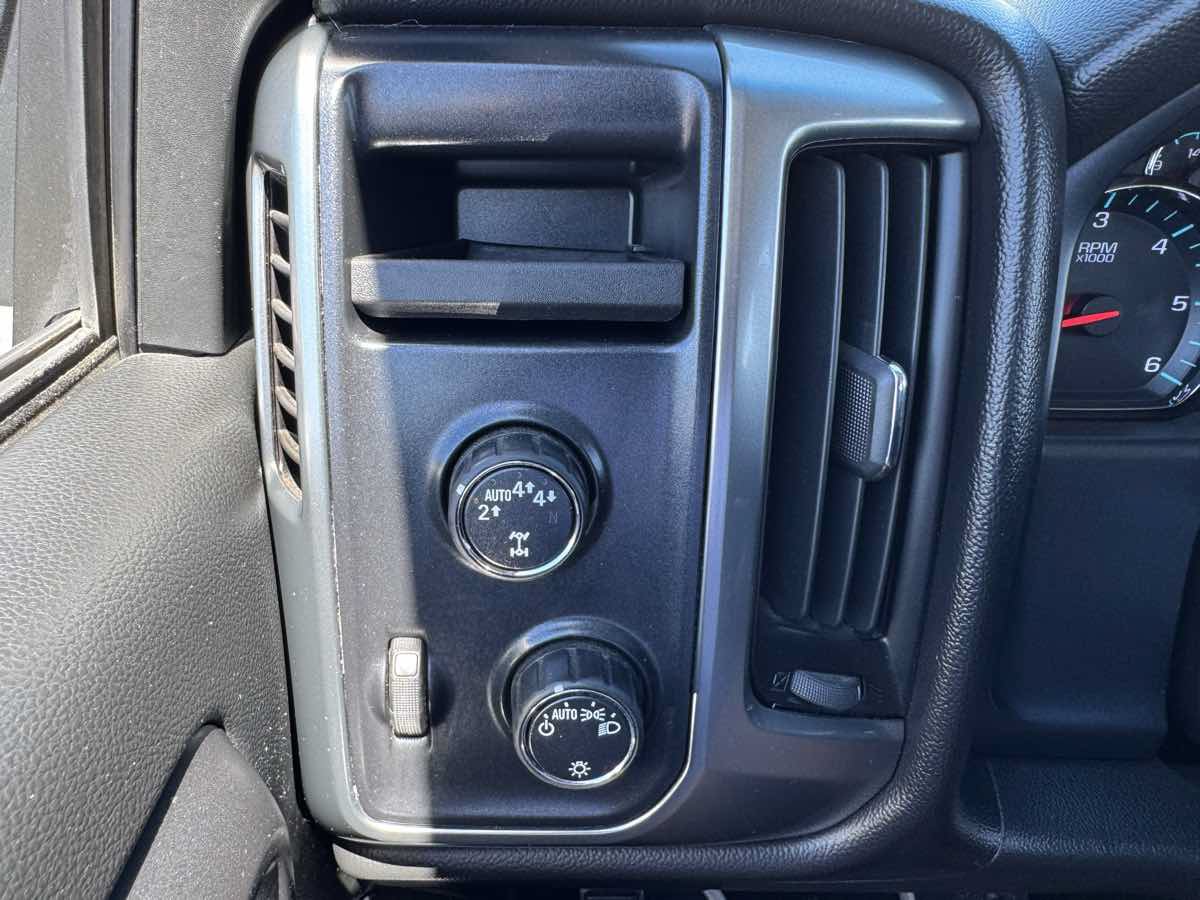 Used 2017 Chevrolet Silverado 1500 LT AWD/4WD image 26