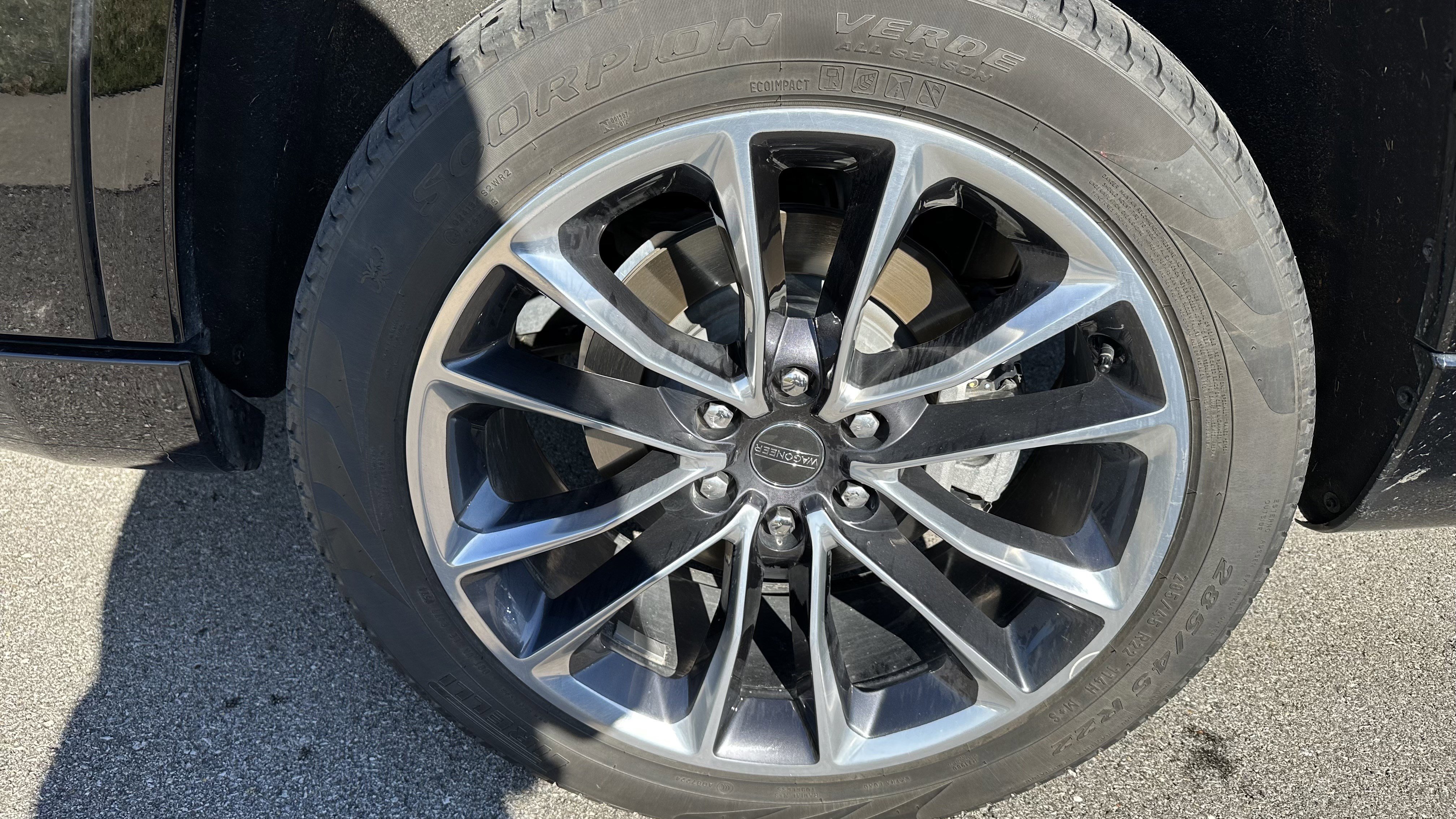 Used 2024 Jeep Wagoneer L Series III w/ Premium Group I image 13