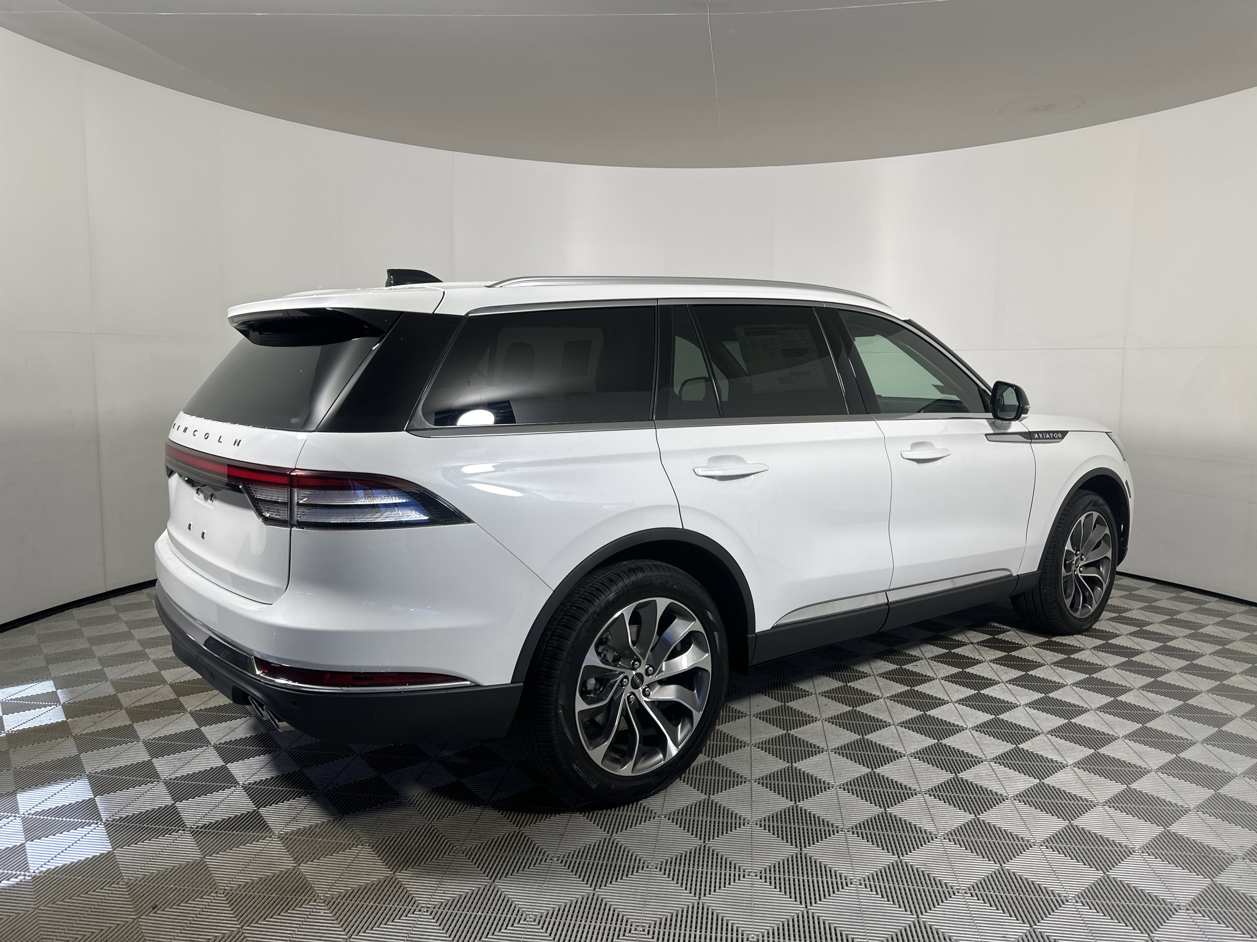 New 2025 Lincoln Aviator AWD image 7