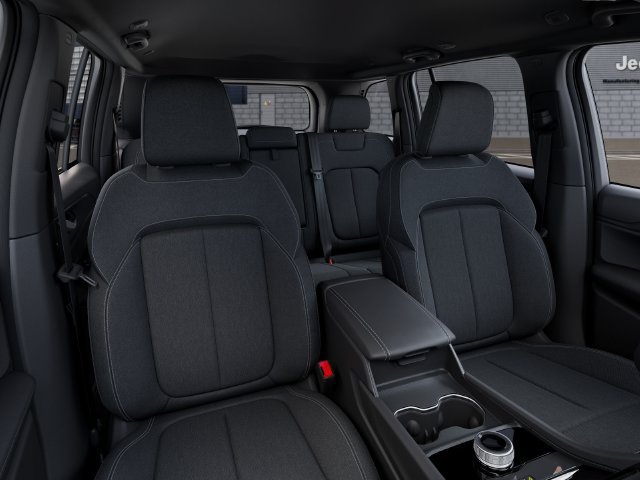 New 2027 Jeep Grand Cherokee Laredo RWD image 16