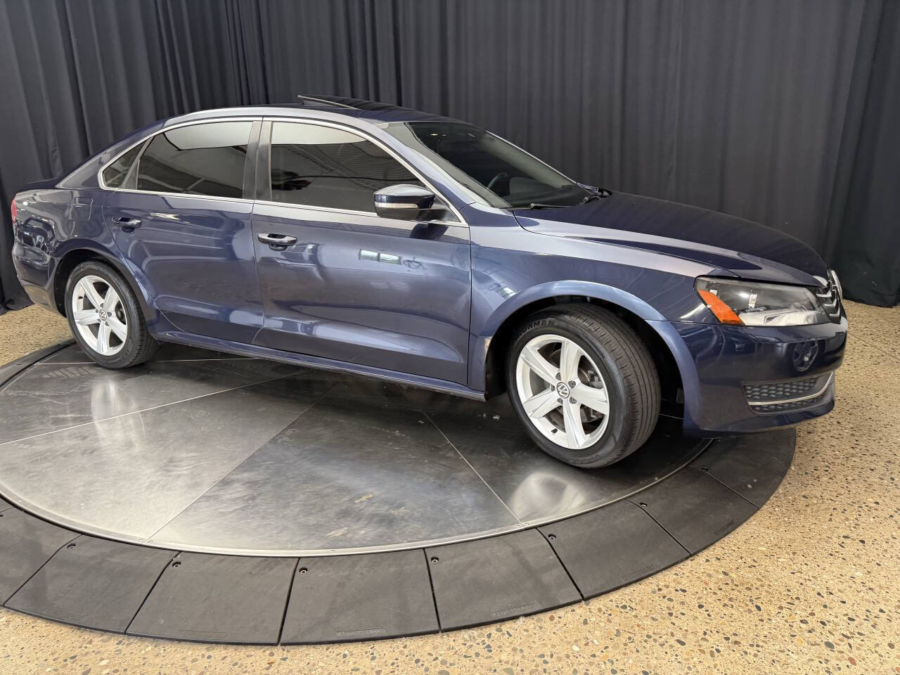 Used 2013 Volkswagen Passat TDI SE FWD image 12