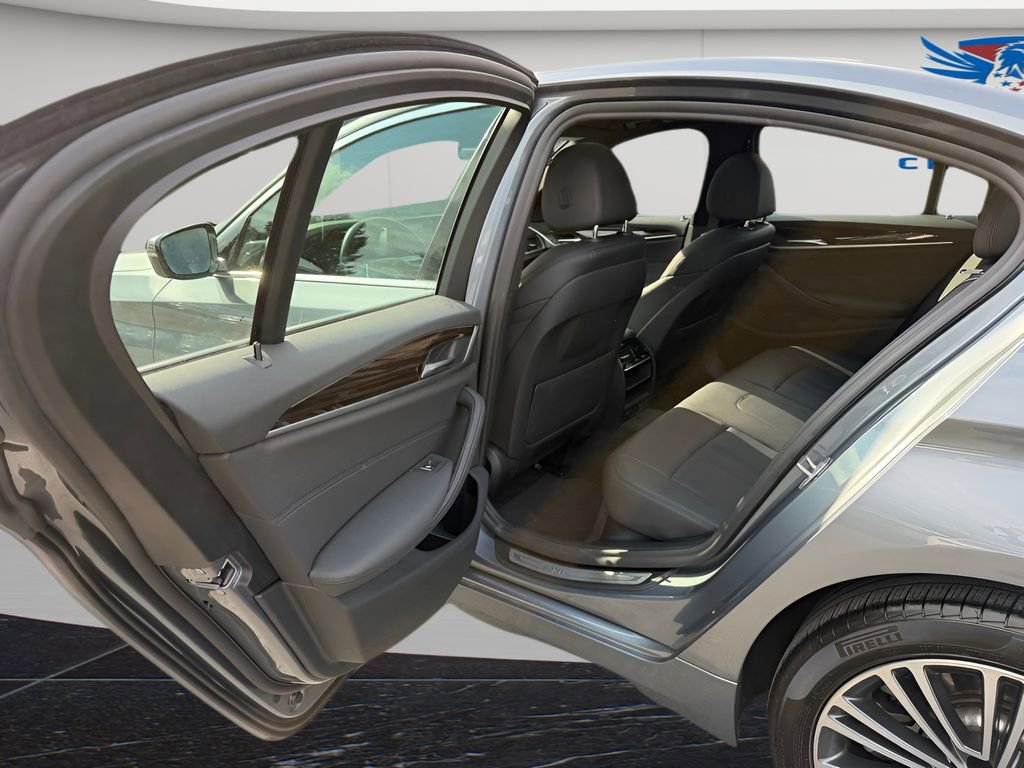 Used 2020 BMW 530i xDrive w/ Premium Package image 33