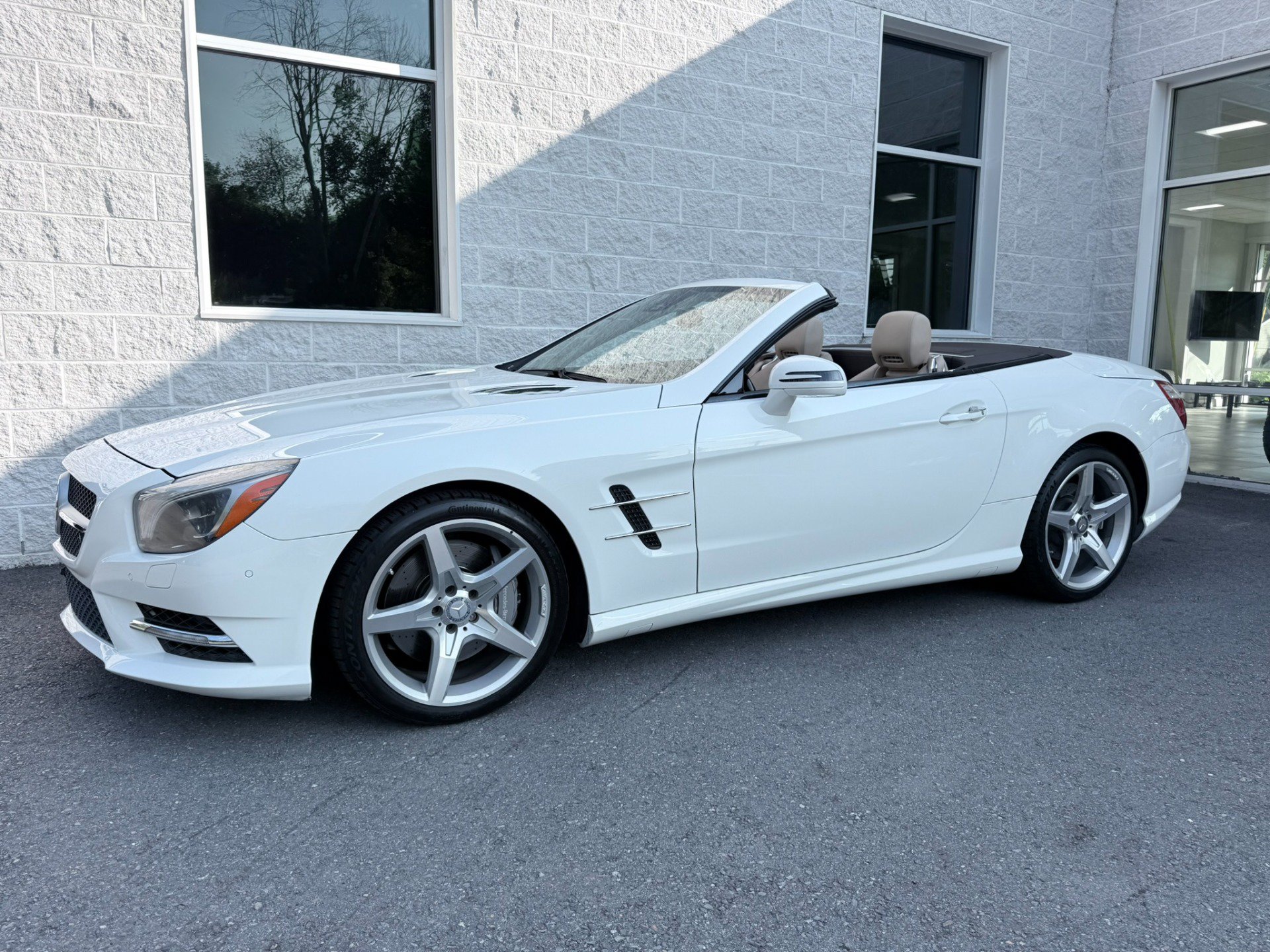 Used 2015 Mercedes-Benz SL 550 image 25
