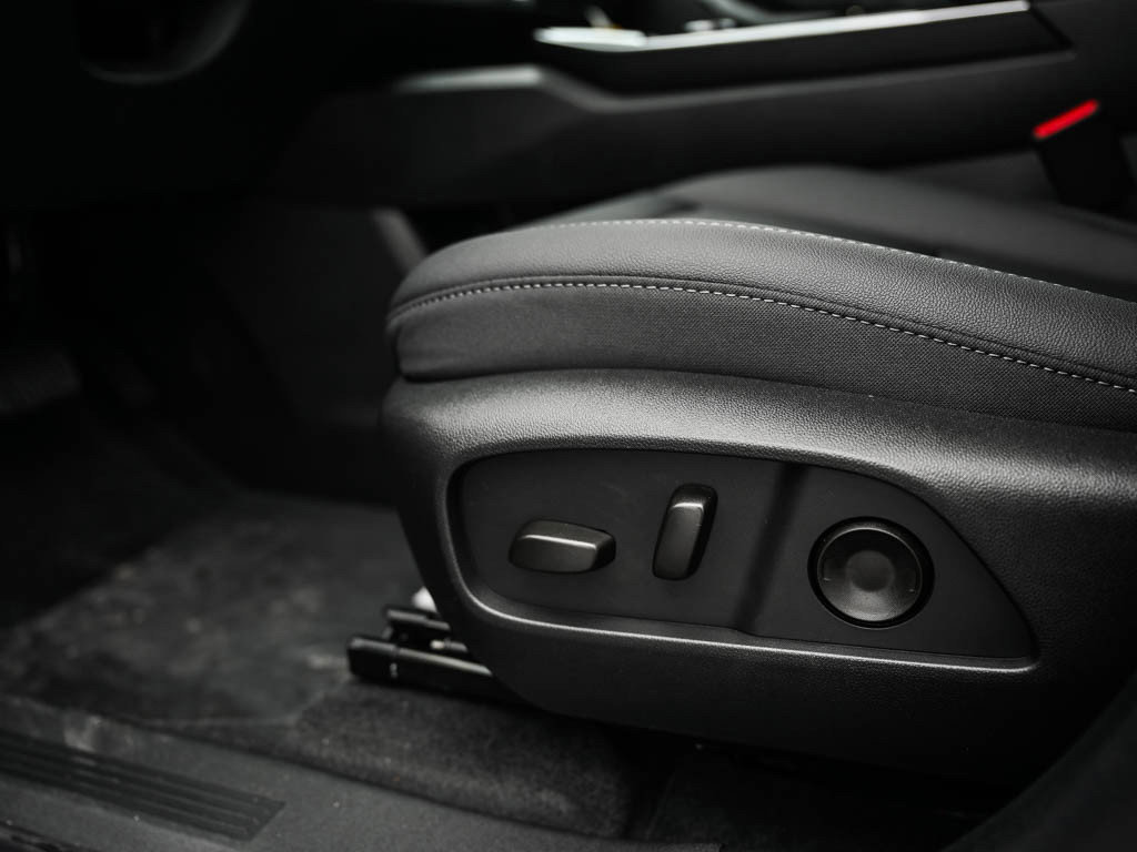 New 2026 Chevrolet Equinox LT w/ Convenience Package II image 18