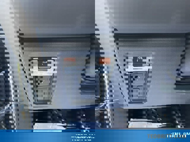 Used 2024 Land Rover Defender 90 V8 image 36