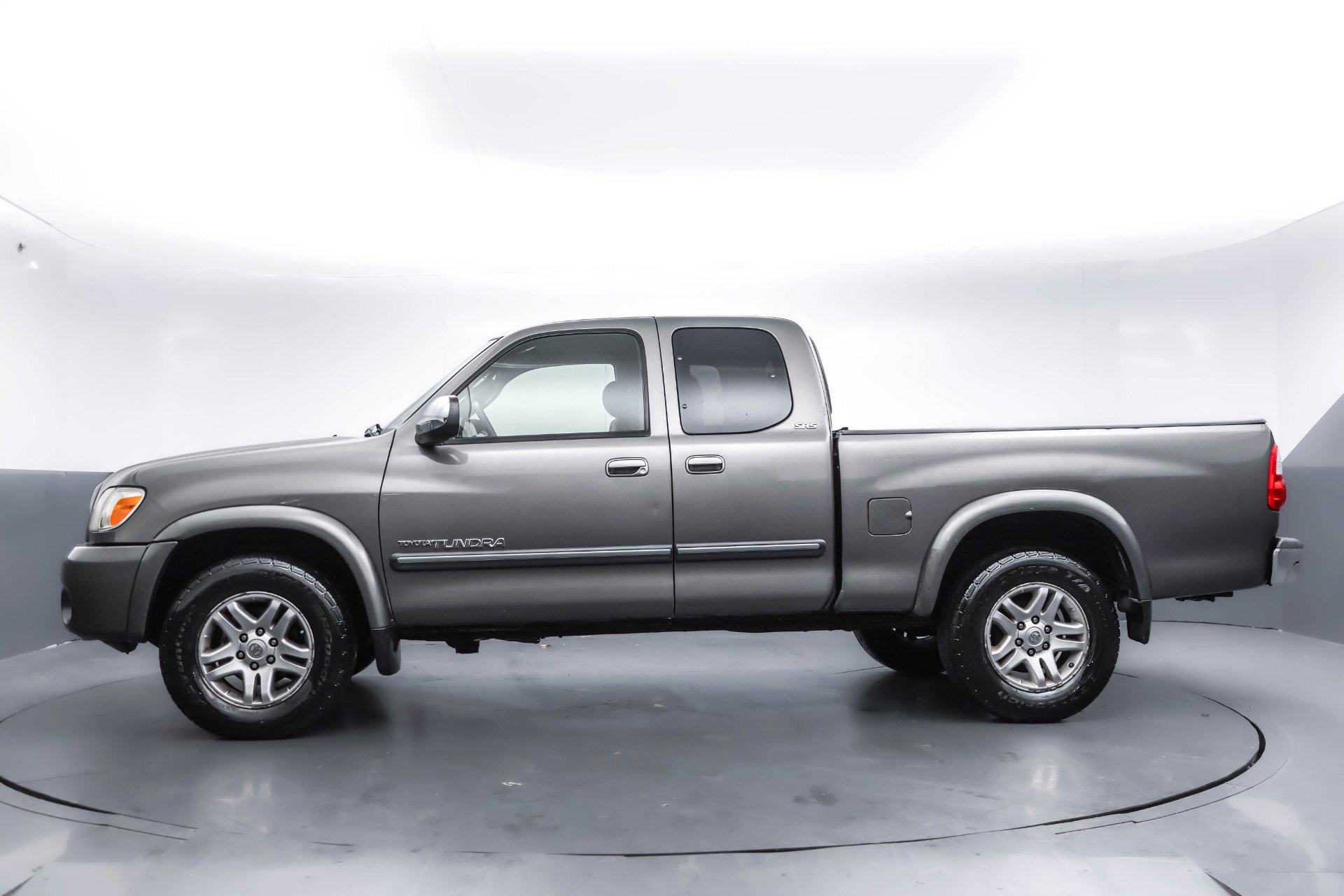 Used 2005 Toyota Tundra SR5 AWD/4WD image 2