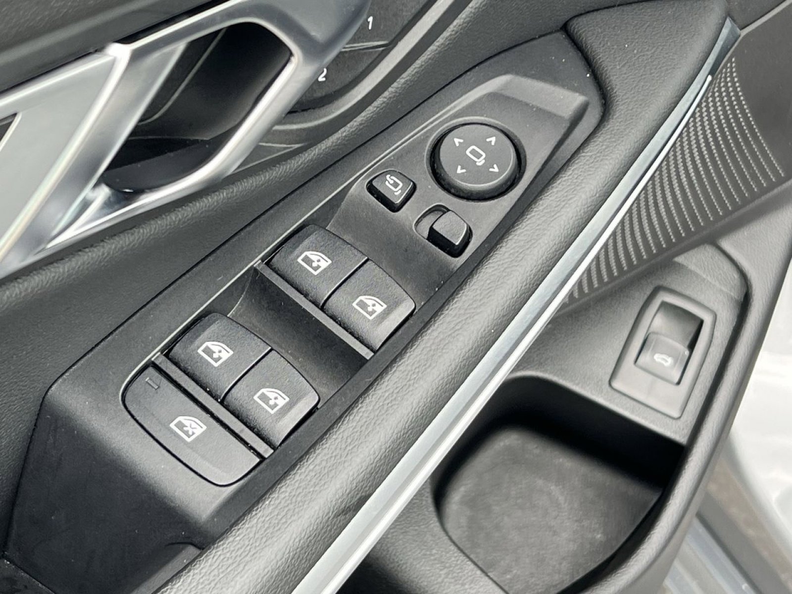 Used 2023 BMW 330i xDrive Sedan w/ Driving Assistance Package image 16