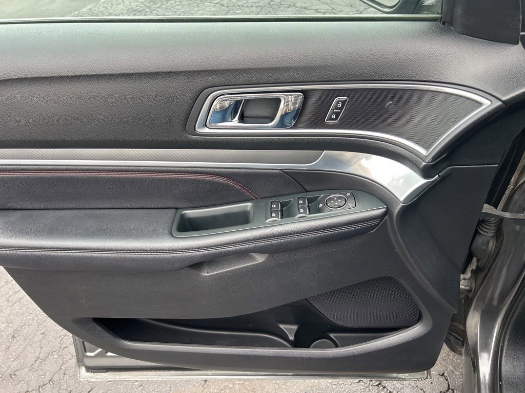 Used 2018 Ford Explorer Sport w/ Ford Safe & Smart Package image 16