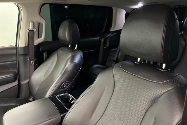 Used 2025 Kia Carnival SX Prestige FWD image 16