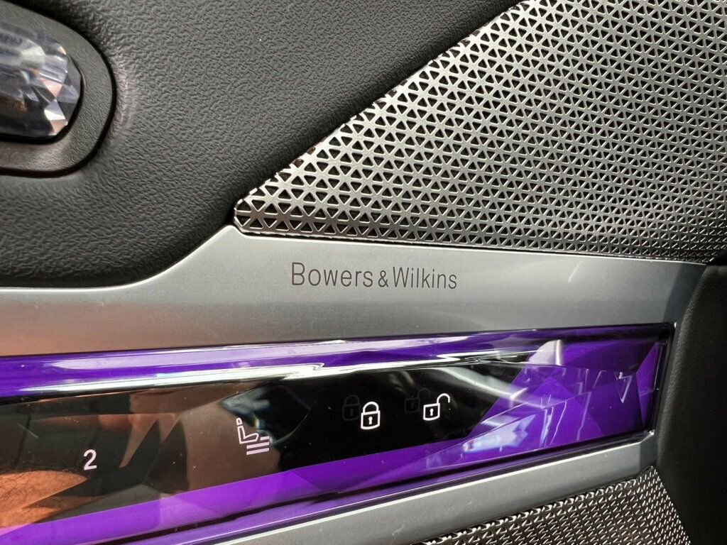 Used 2023 BMW 740i w/ Parking Assistance Package image 15