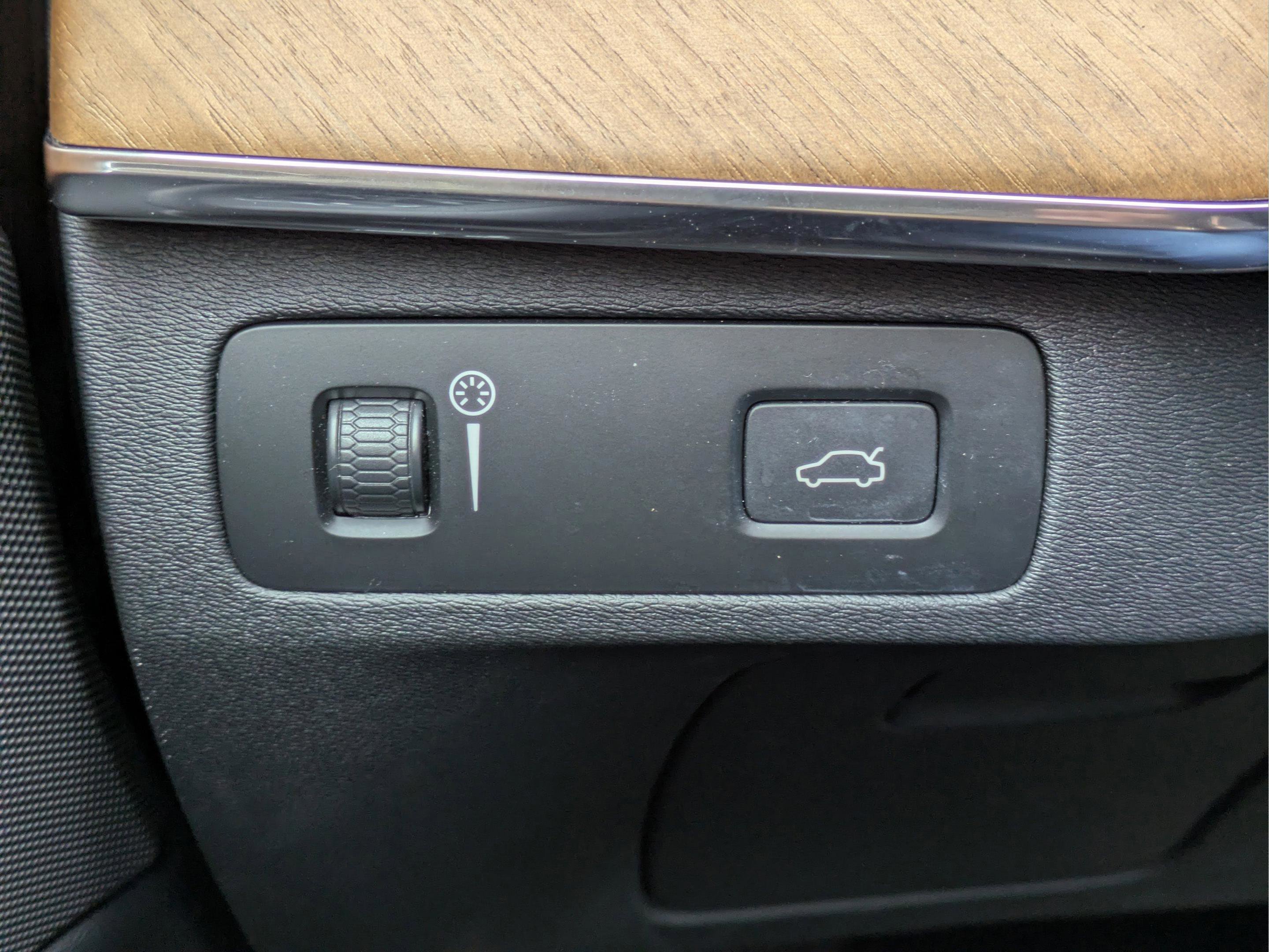 Used 2022 Volvo XC90 T6 Momentum w/ Climate Package image 27