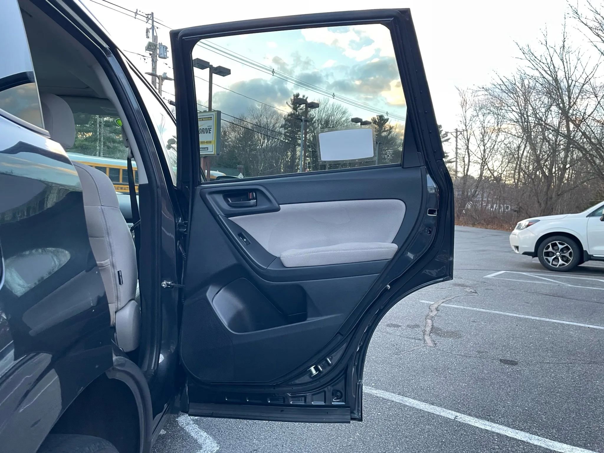 Used 2015 Subaru Forester 2.5i Premium w/ All-Weather Package image 33