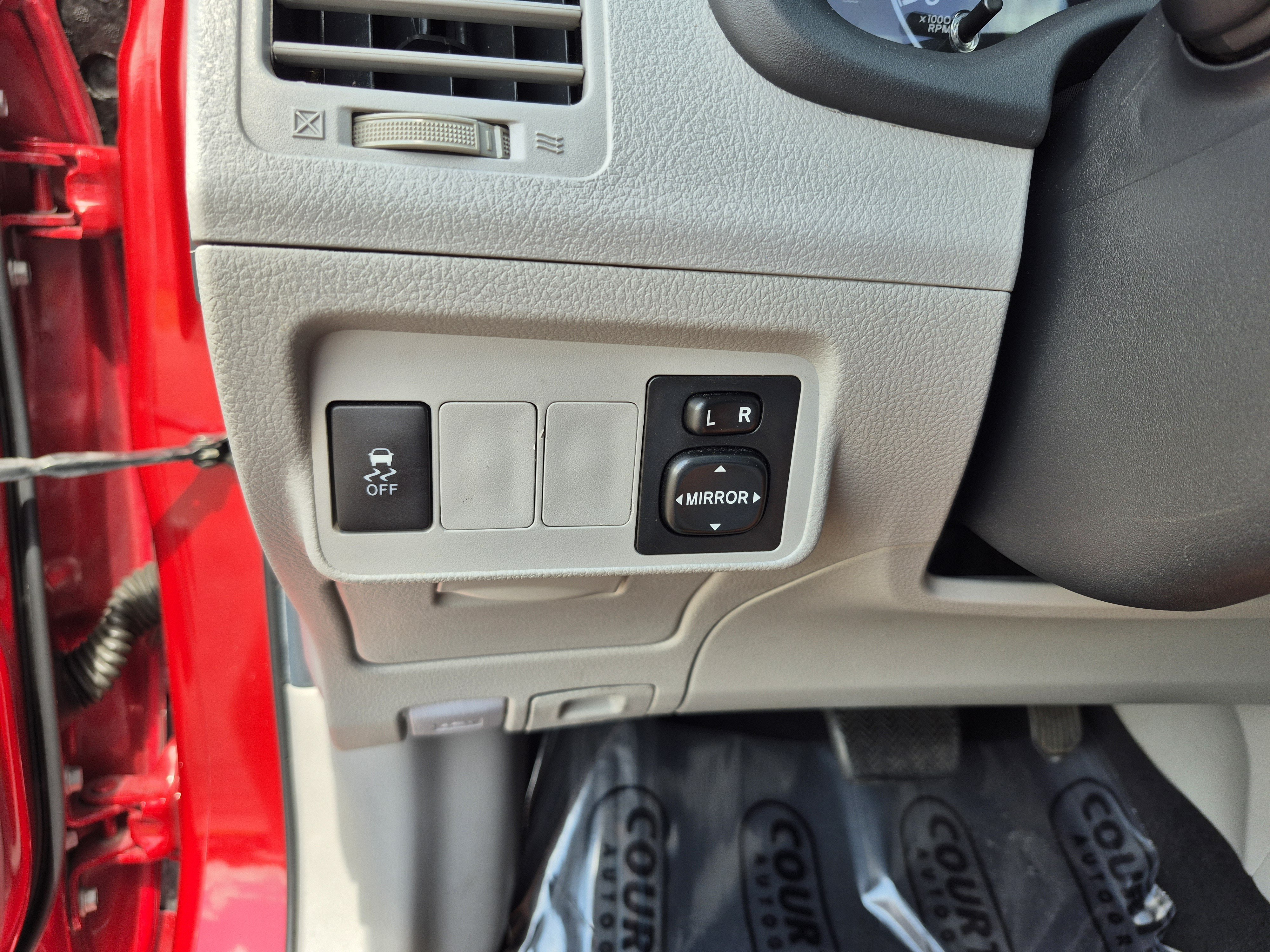 Used 2013 Toyota Corolla LE FWD image 28