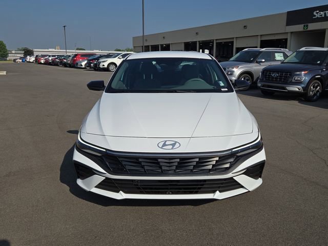 New 2025 Hyundai Elantra SEL FWD image 3