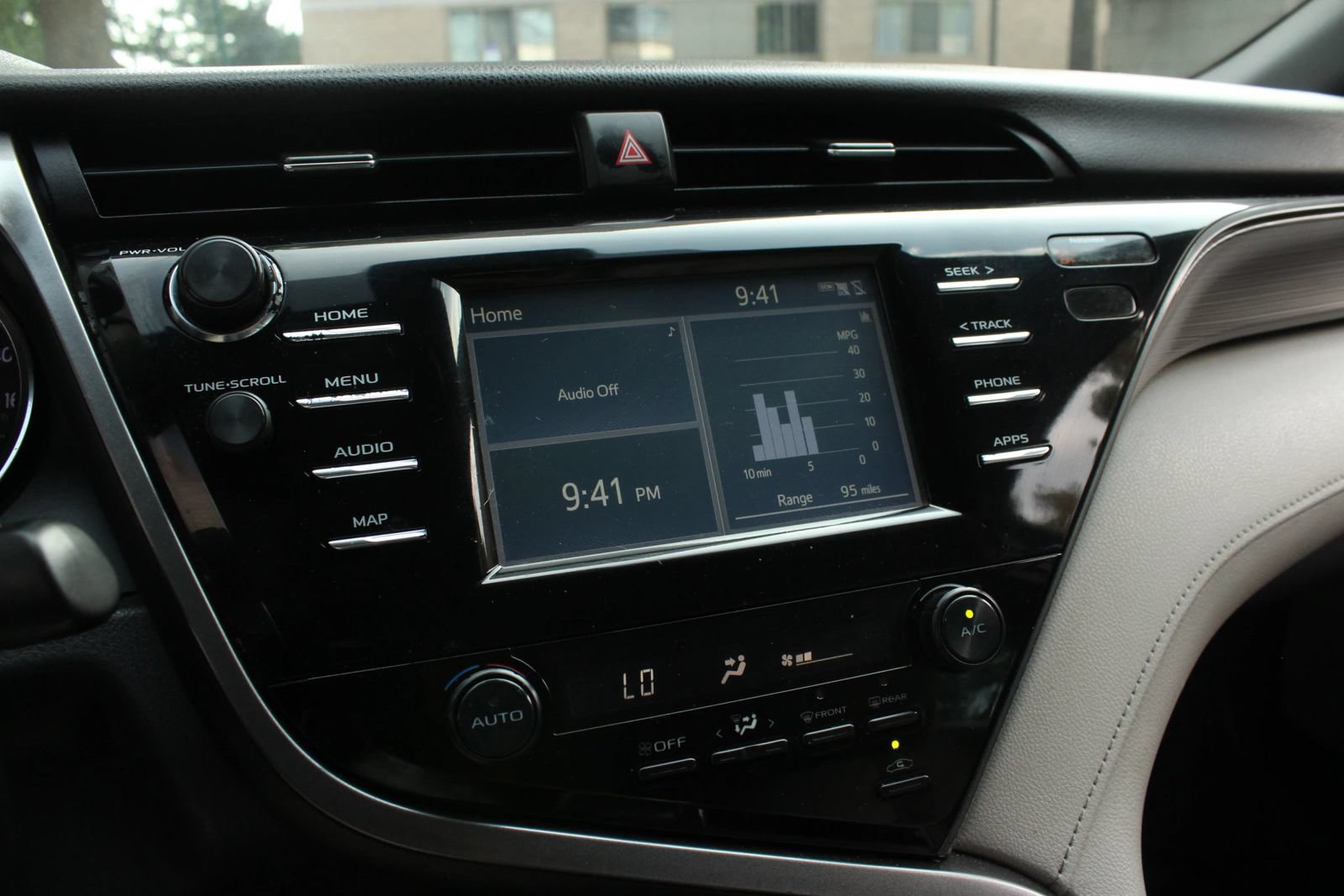 Used 2019 Toyota Camry SE FWD image 31