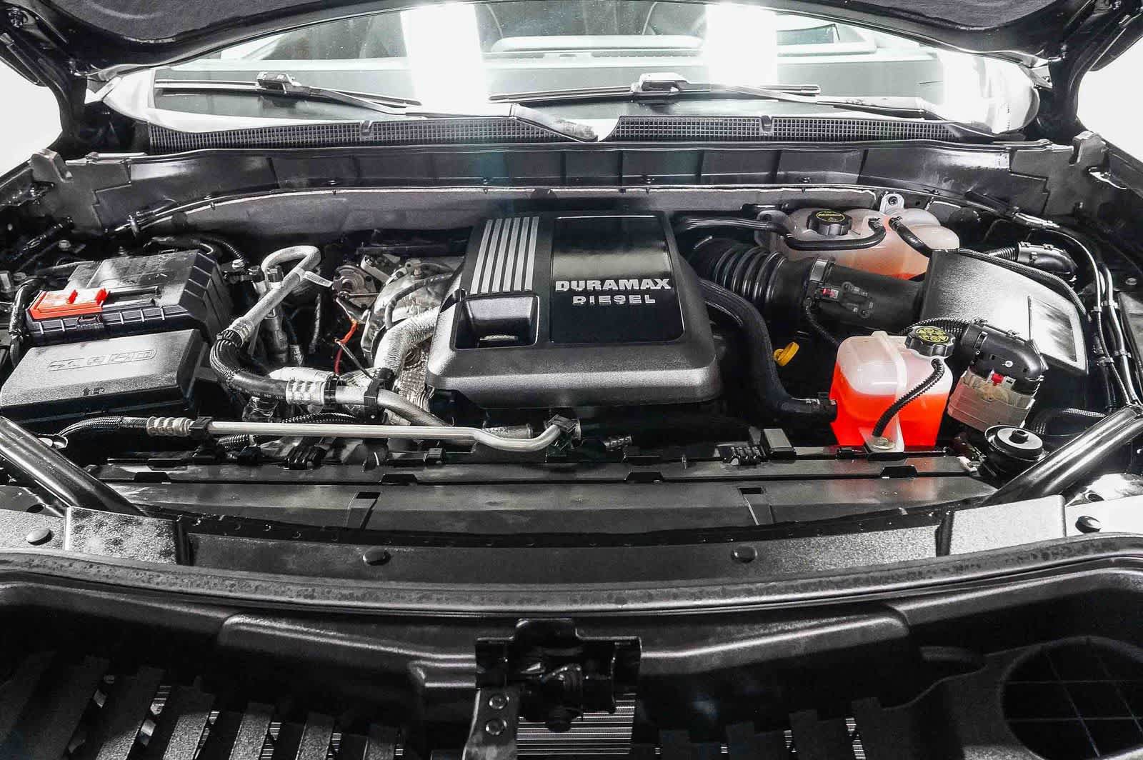 Used 2025 Chevrolet Suburban Premier RWD image 28