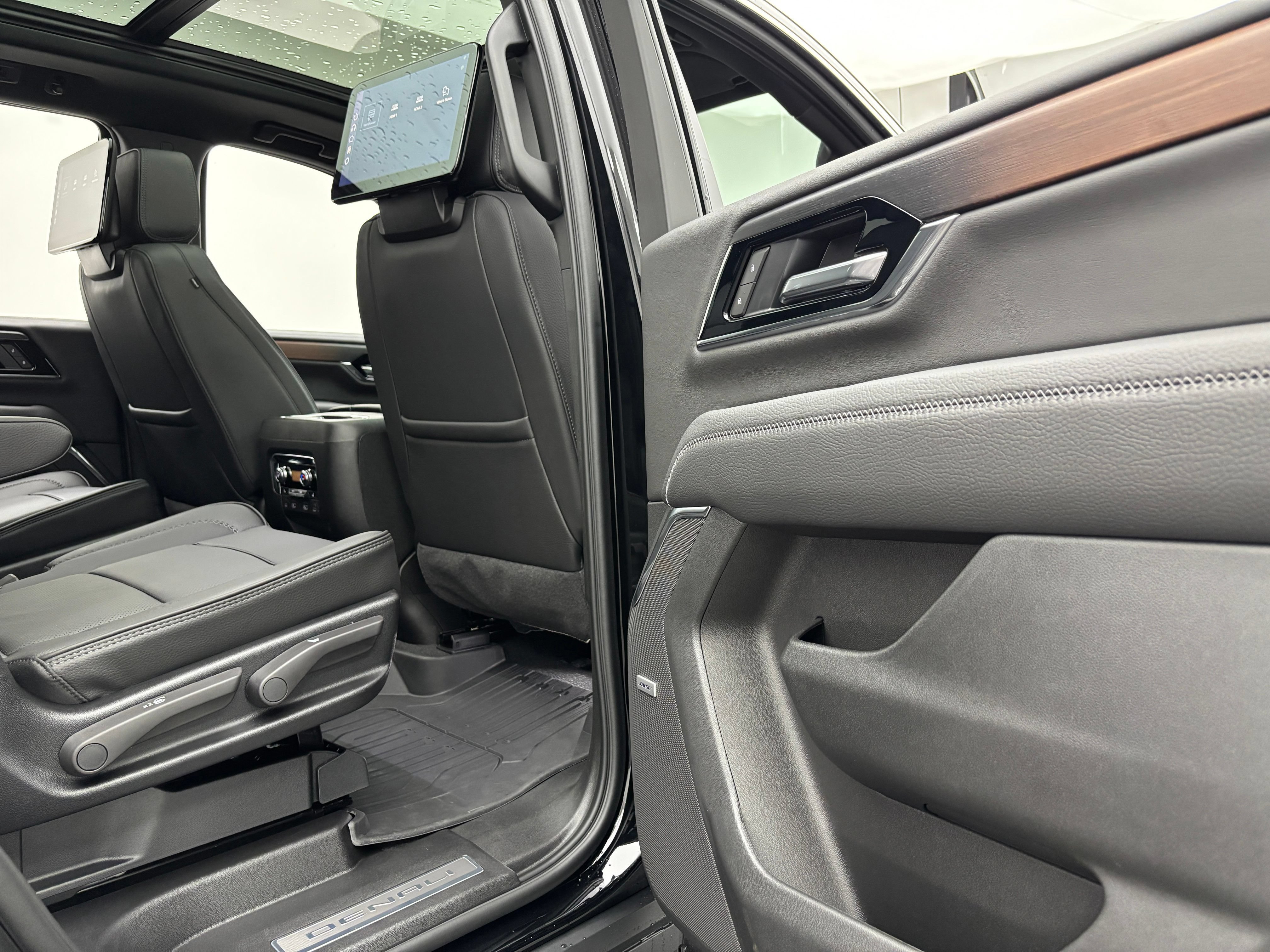 New 2026 GMC Yukon Denali w/ Denali Reserve Package AWD/4WD image 43