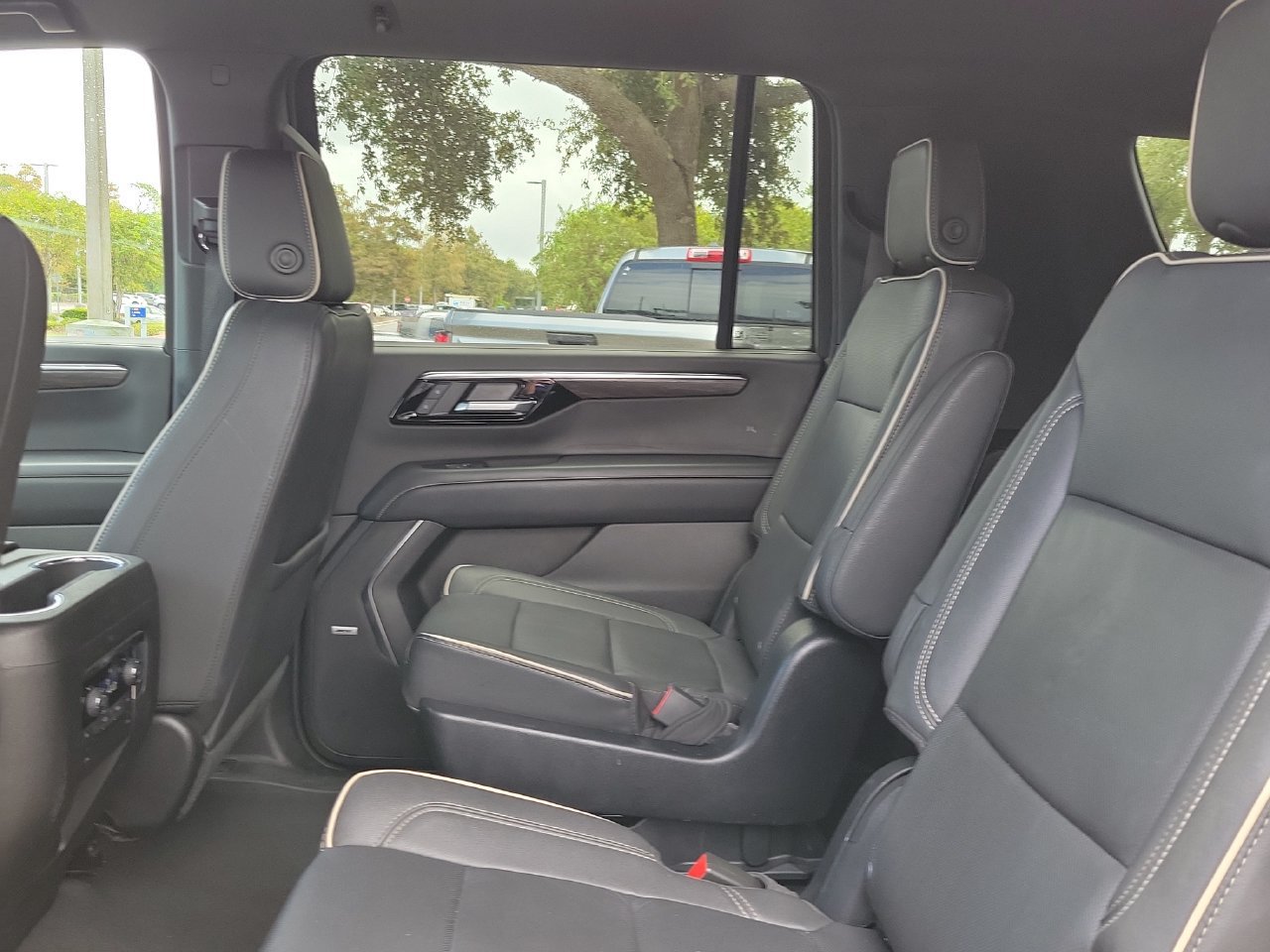 Certified 2025 Chevrolet Suburban Premier AWD/4WD image 12