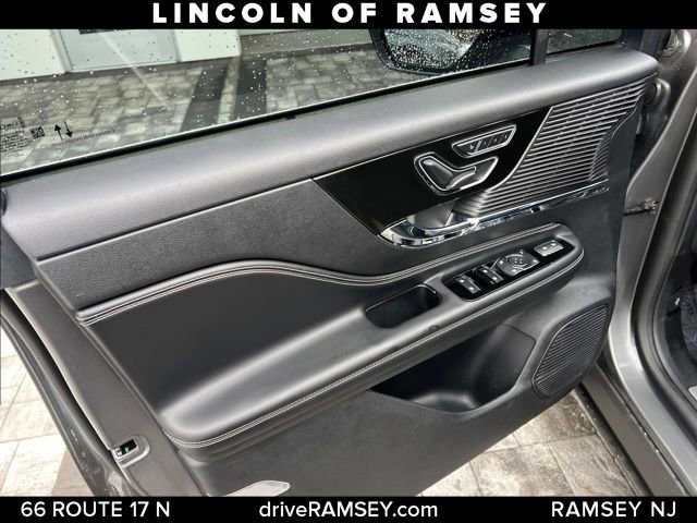 Used 2022 Lincoln Corsair AWD w/ Equipment Group 101A image 9