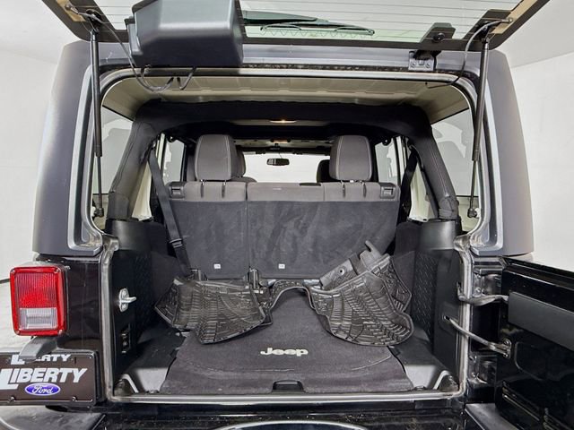 Used 2017 Jeep Wrangler Unlimited Sahara w/ Connectivity Group image 21