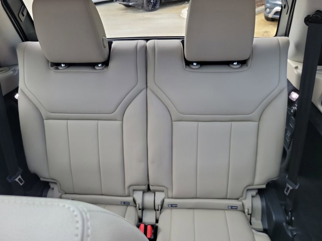 Used 2017 Land Rover Discovery SE AWD/4WD image 13