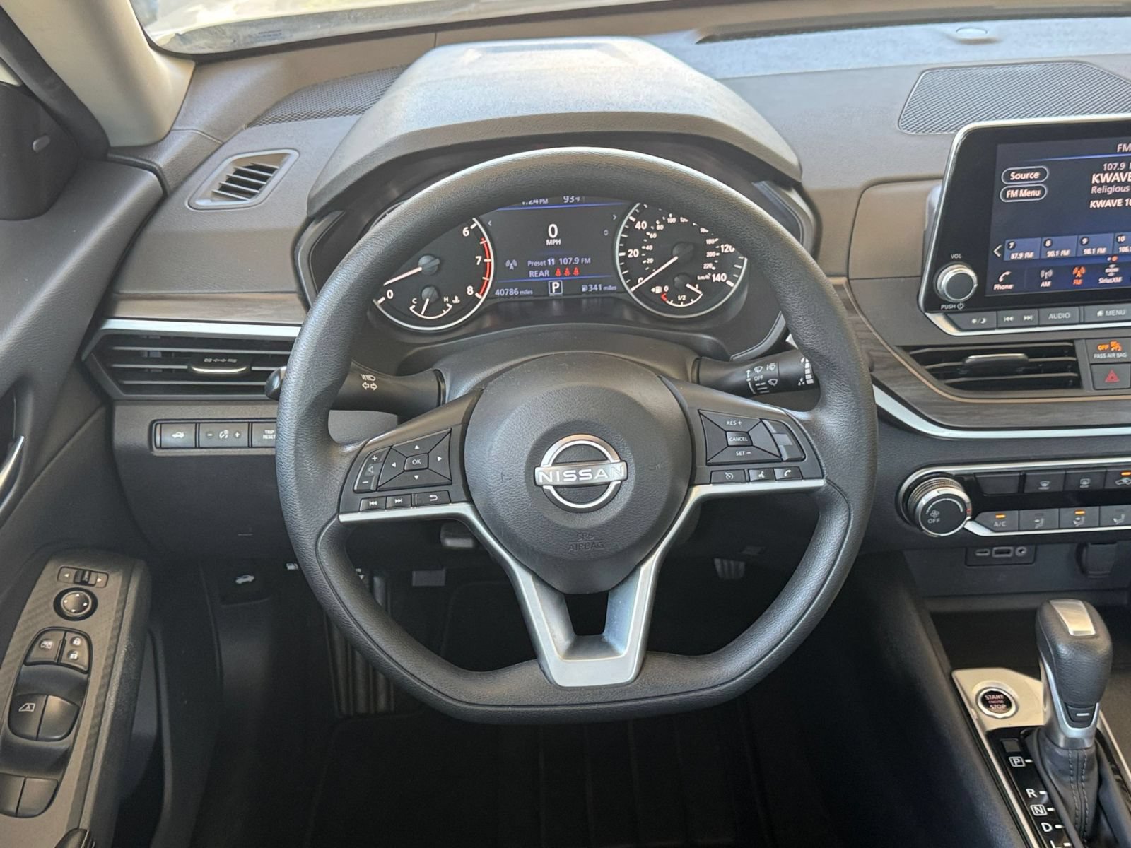 Used 2025 Nissan Altima 2.5 SV FWD image 27
