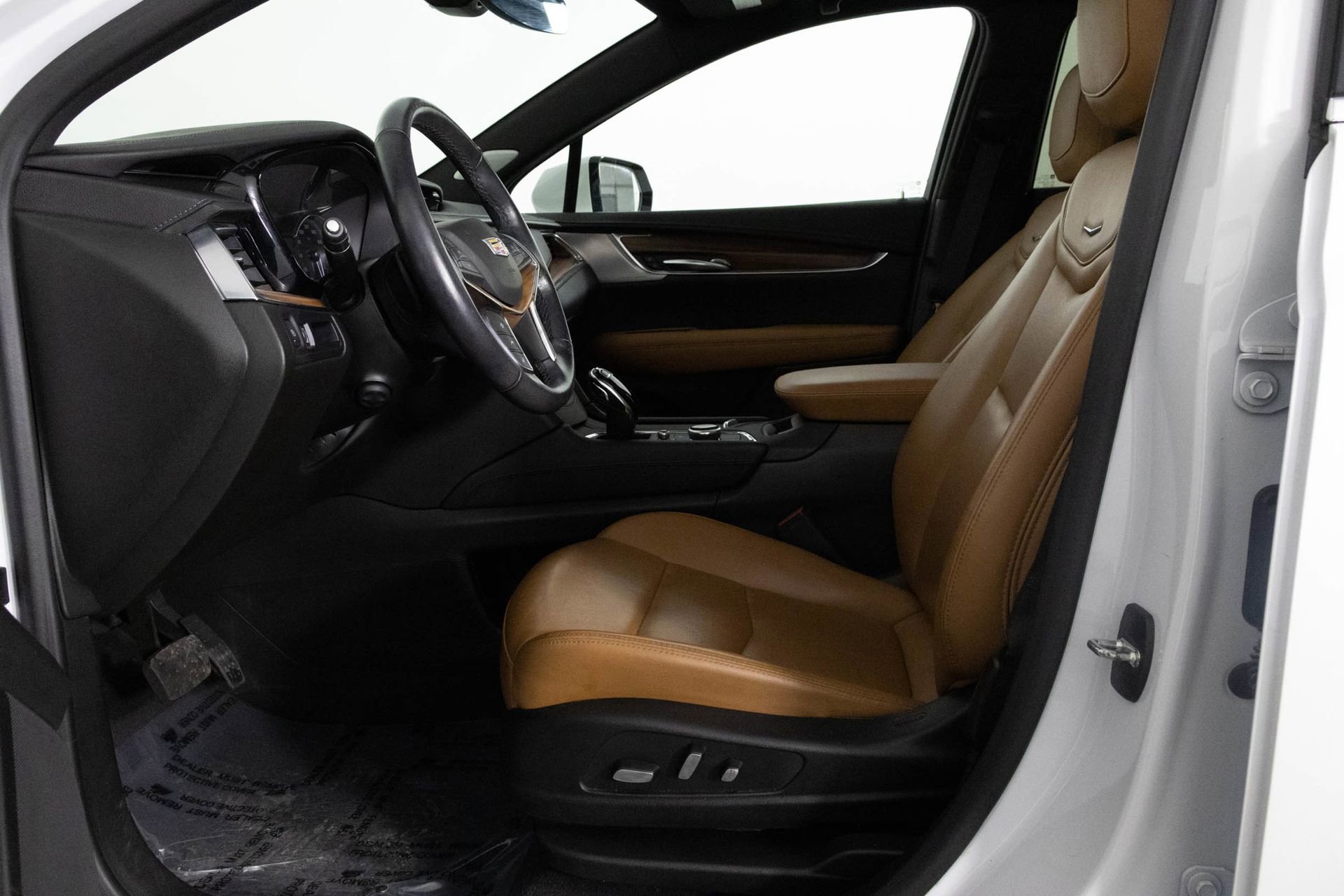 Used 2023 Cadillac XT5 Premium Luxury w/ LPO, Floor Liner Package image 20