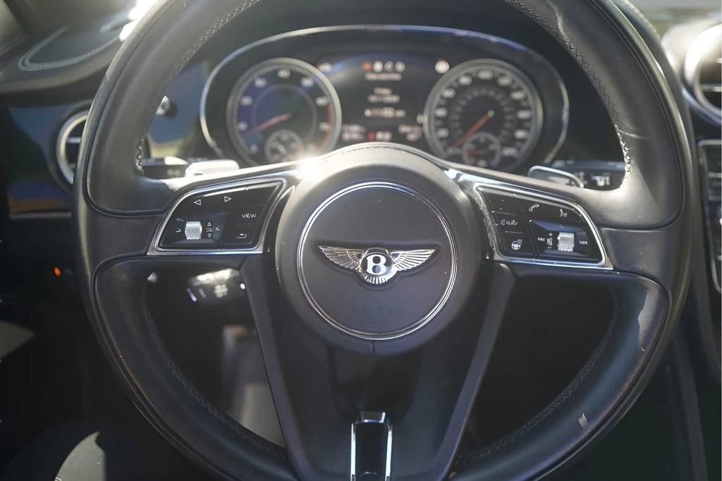 Used 2018 Bentley Bentayga image 31